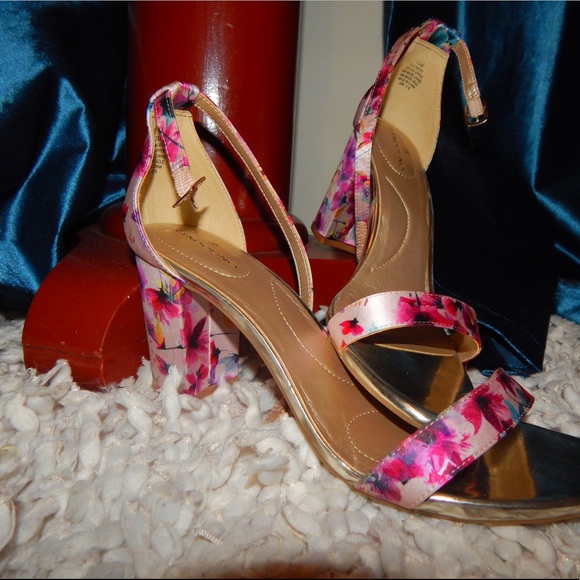 Bandolino floral heels - Picture 1 of 2